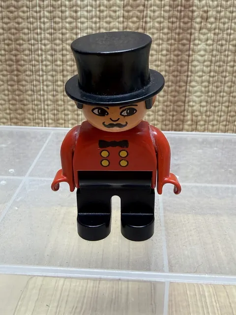 LEGO DUPLO MALE CIRCUS RINGMASTER Figure  