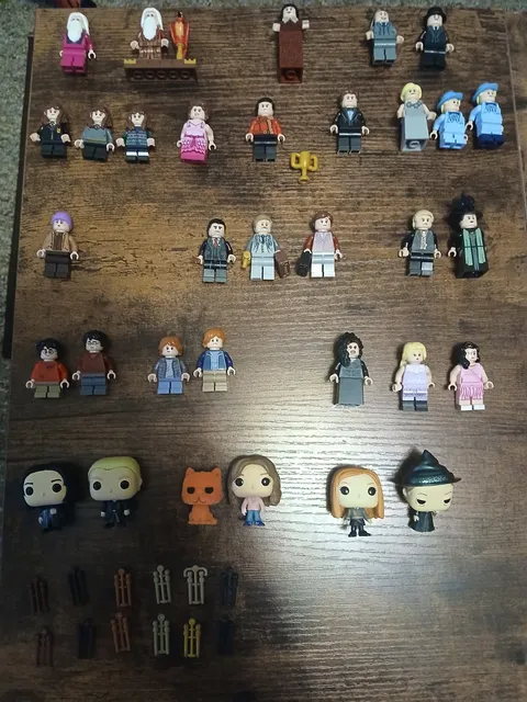 27 Lego Harry Potter Minifugures W/ wands  Plus 6 Funko Pop Minis