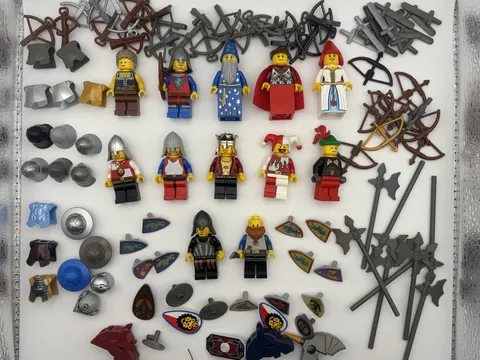 Lego Castle Minifigures And Parts Lot Rare Vintage Variety King Knight Dragon