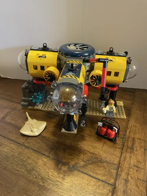 LEGO City: Ocean Exploration Base (60265) Incomplete
