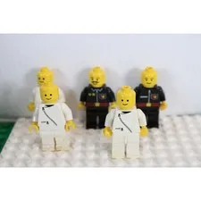 Vintage LEGO Minifigures Lot of 5 Classic Town Space Police Astronaut Figures
