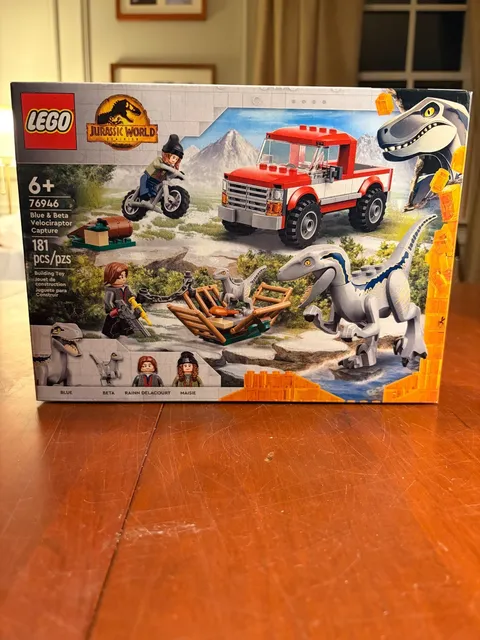 LEGO Jurassic World: Blue & Beta Velociraptor Capture (76946)
