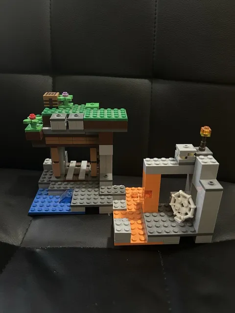 LEGO Minecraft The Abandoned Mine 21166 100% Complete No Instructions Or Box
