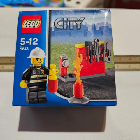 LEGO City Fire Fighter Set 5613 Firefighter COMPLETE Fireman Accessories