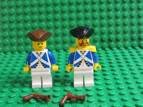 Lot 2 LEGO Minifigs Imperial Soldier Officer Pirates Vintage Bluecoat 6273 G16
