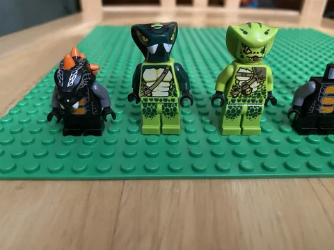 LEGO NINJAGO Minifigure Lot w/ Parts Mixed Figures & Accessories (as pictured)