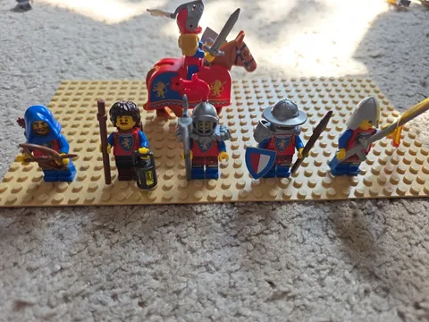 Lego Lion Knight Mini Figure Lot
