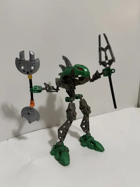 LEGO BIONICLE #8589 Rahkshi Lerahk Complete 