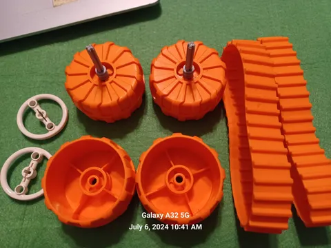 LEGO Rubber Treads (technic,tank,bulldozer,crane,truck) + wheel parts lot of 8