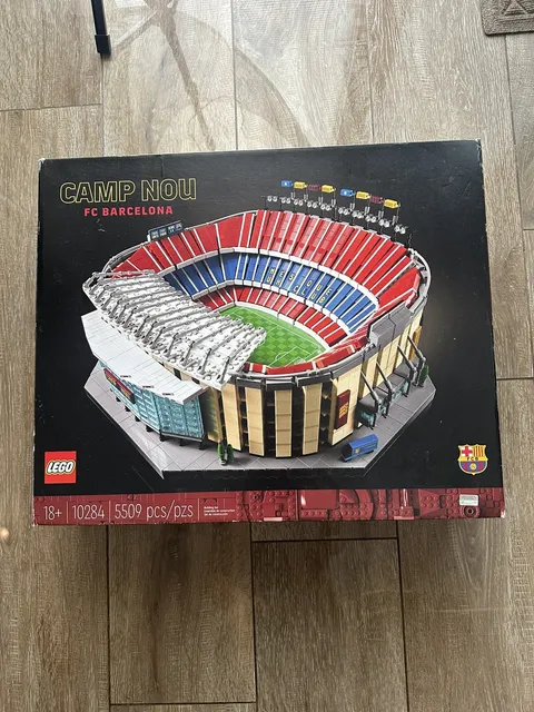 LEGO Icons: Camp Nou - FC Barcelona (10284) - NIB - Retired open box 
