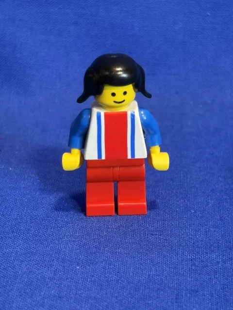 Vintage 1982 VER010 Vertical Lines Pigtails Minifigure 6372 Town House 6302