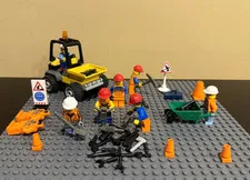 LEGO CITY Construction Lot - 7 Minifigures + Many Accessories !