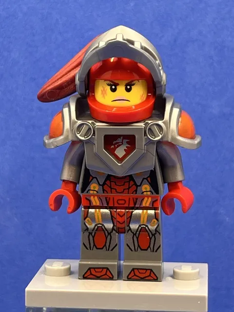 Macey Halbert (Flat Silver Visor & Armor) nex016 - LEGO NEXO KNIGHTS Used