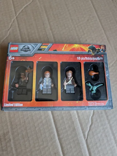 LEGO Jurassic World:  Minifigure Collection (5005255) New In Sealed Box Limited