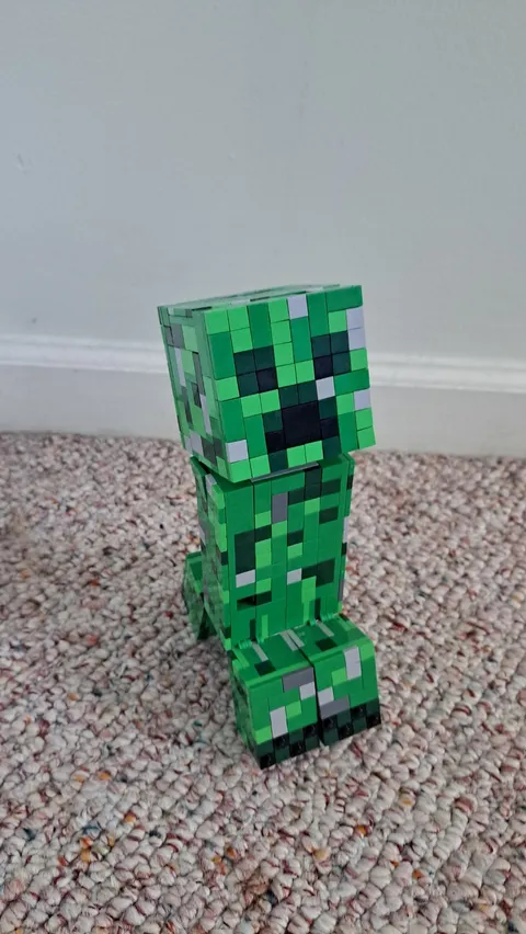 LEGO Minecraft The Creeper 21276 Toy 10+, already put together
