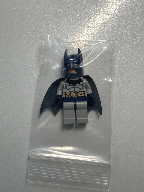 LEGO DC Minifigure Genuine Batman 1  sets 7786 7787 RETIRED