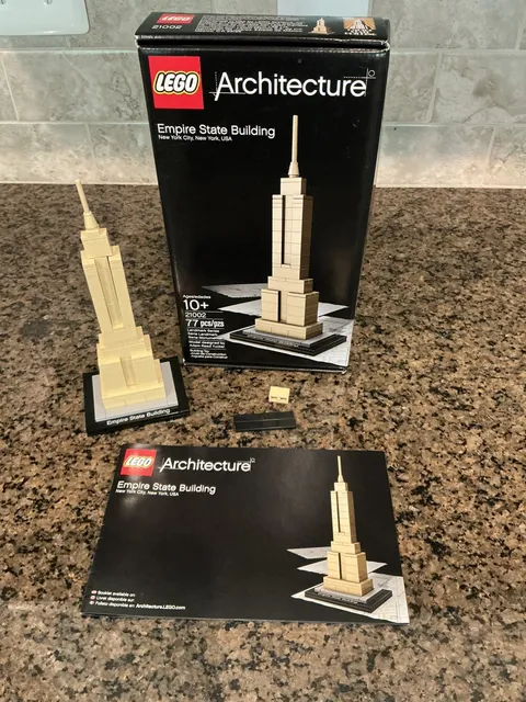 LEGO ARCHITECTURE: Empire State Building # 21002 Complete Set w/Box and Manual