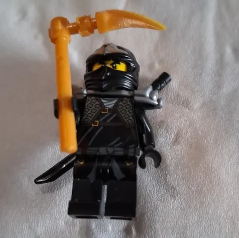 LEGO NINJAGO Cole Zx Ninja Minifigure/Armour Gold Scythe & Black Sword