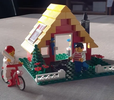 Vintage LEGO 6592 Vacation Hideaway Complete, with Box and Instruction