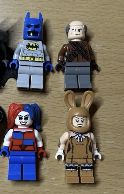 LEGO 4 Minifigure Lot Super Heroes Batman, Harley Quinn, March Harriet lot