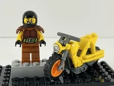LEGO City Stuntz Wallop Minifigure 60297 & pull back fly wheel stunt motorcycle