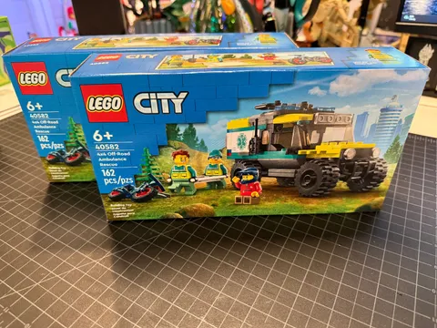 LEGO CITY: 4x4 Off-Road Ambulance Rescue (40582) New/Sealed