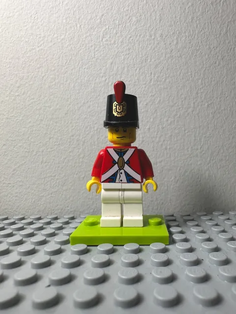 LEGO Imperial Guard Redcoat Soldier Minifigure #pi090