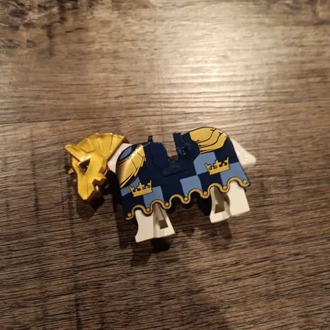 LEGO Castle Horse Barding Ruffled Edge Gold Crowns 2490pb07