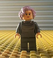 LEGO Star Wars Vice Admiral Amilyn Holdo Minifigure
