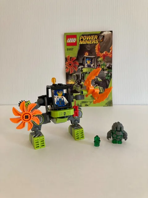 LEGO 8957 Power Miners Mine Mech COMPLETE w/ Minifigures and Manual.  NO BOX
