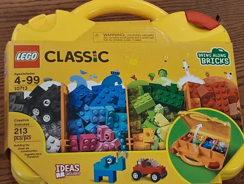 LEGO CLASSIC: Creative Suitcase (10713)