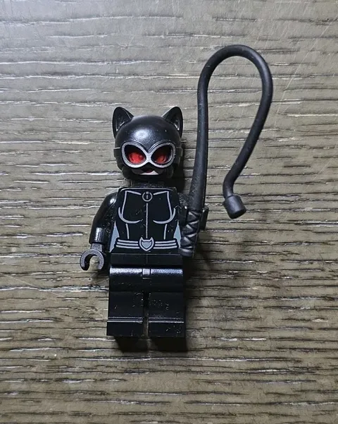 LEGO Minifigure DC Super Heroes Catwoman with Red Goggles Batman 76122 SH0595