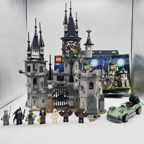 LEGO Monster Fighters 9468 The Vampyre Castle 100% Complete w/ Instructions