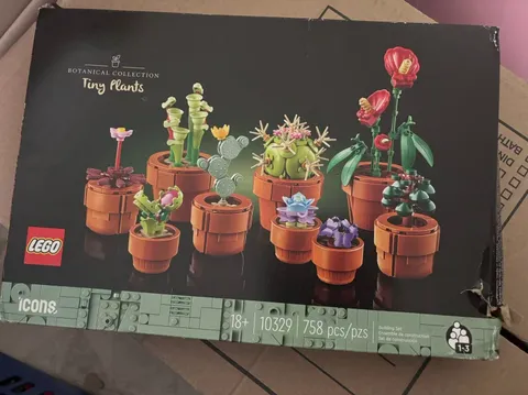 LEGO  Tiny Plants 10329 Botanical Collection 758 PC Building Set new box damage