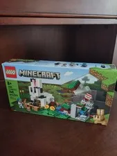 2022 LEGO Minecraft playset The Rabbit Ranch NIB 21181