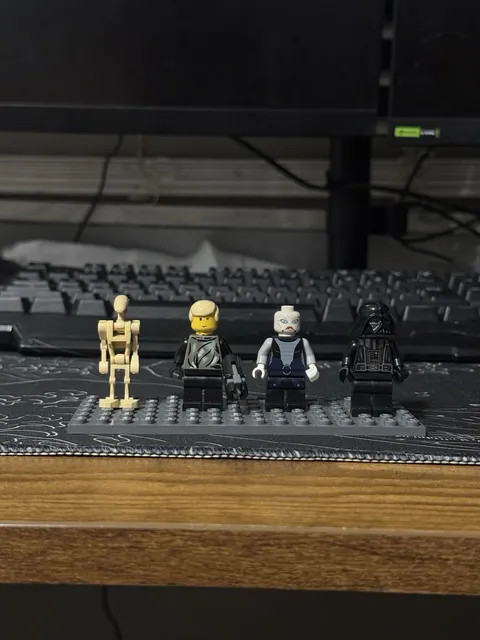 LEGO Star Wars Minifigure Lot  Darth Vader, Battle Droid, Luke Skywalker & assaj