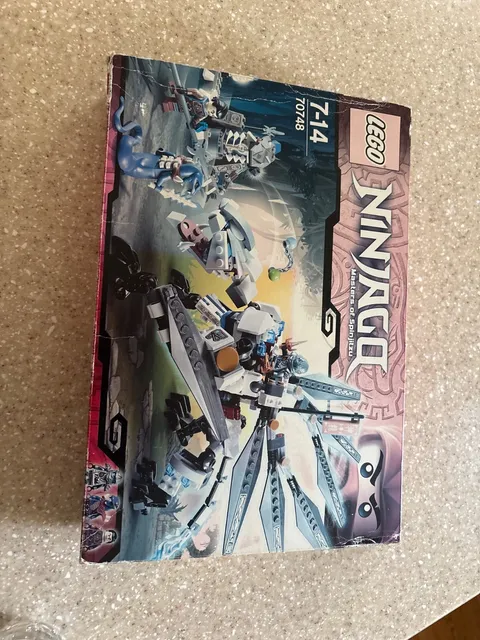 LEGO NINJAGO: Titanium Dragon (70748) damaged box