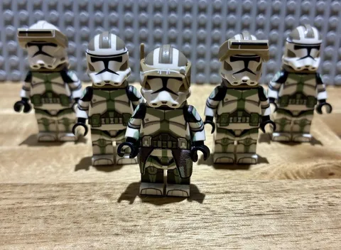 Lego Star Wars AV Sand Green Customs Clone lot with CAC helmets