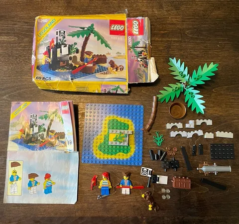 LEGO Pirates Shipwreck Island Set 6260 Near Complete with Box & Instructions