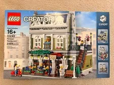 LEGO Creator Expert: Parisian Restaurant (10243)
