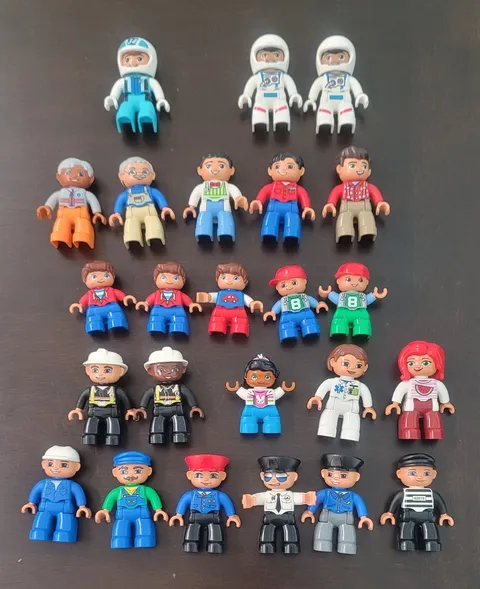 Lego Duplo Bundle 24 Figurines People