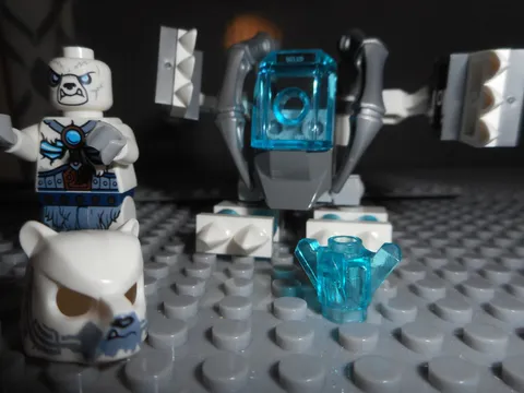 Lego 30256 Legends of Chima Ice Bear Mech MINT Includes Minifigure Figure