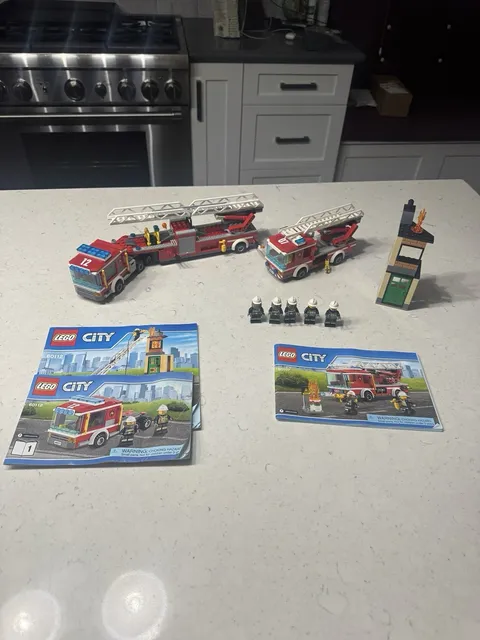 LEGO City: Fire Engine (60112) 95 complete plus a fire truck