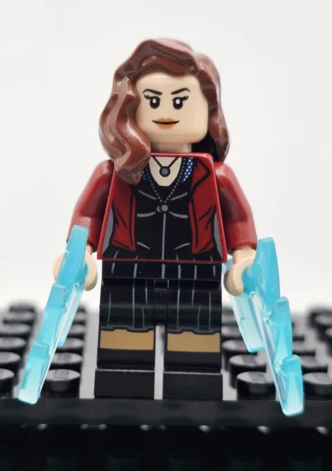 LEGO Marvel Minifigure Genuine Scarlet Witch sh174 Wanda Maximoff 76031 RETIRED