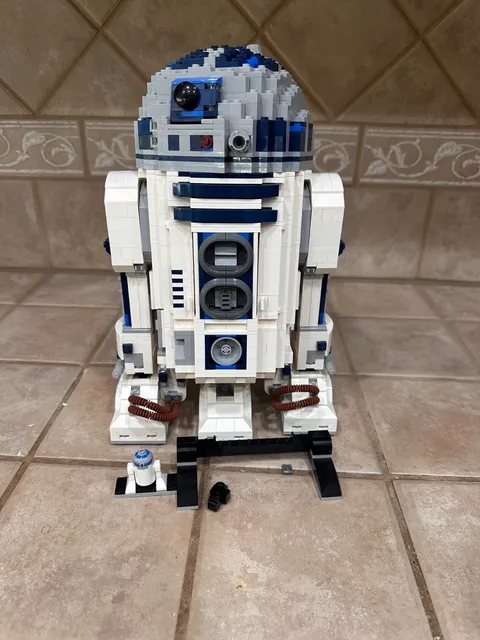 Retired Lego Star Wars 10225 R2-D2 Built, with MINI Figure
