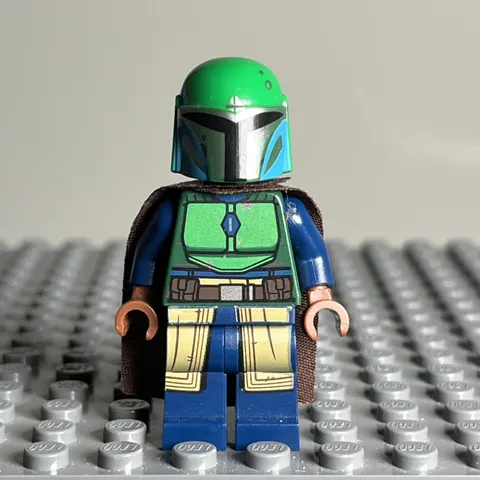 Mandalorian Tribe Warrior sw1078 Female, Dark Brown Cape, Green Helmet - 1M