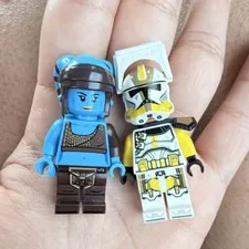 LEGO Star Wars Minifigure Lot (2) AYLA and BLY