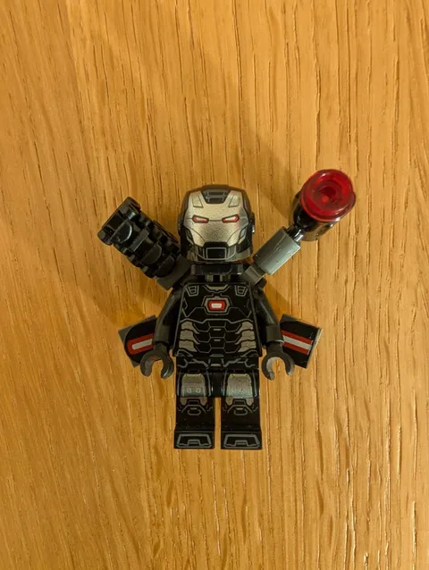 LEGO Marvel Super Heroes War Machine Minifigure 76153 Black Suit