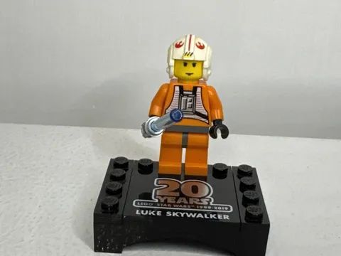 LEGO Star Wars 20th Anniversary Luke Skywalker Minifigure (75258) sw1024