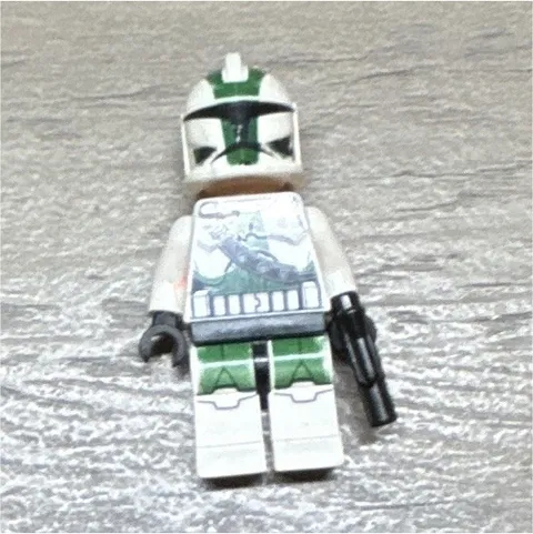 LEGO Star Wars Clone Trooper Minifigure with Blaster Accessory
